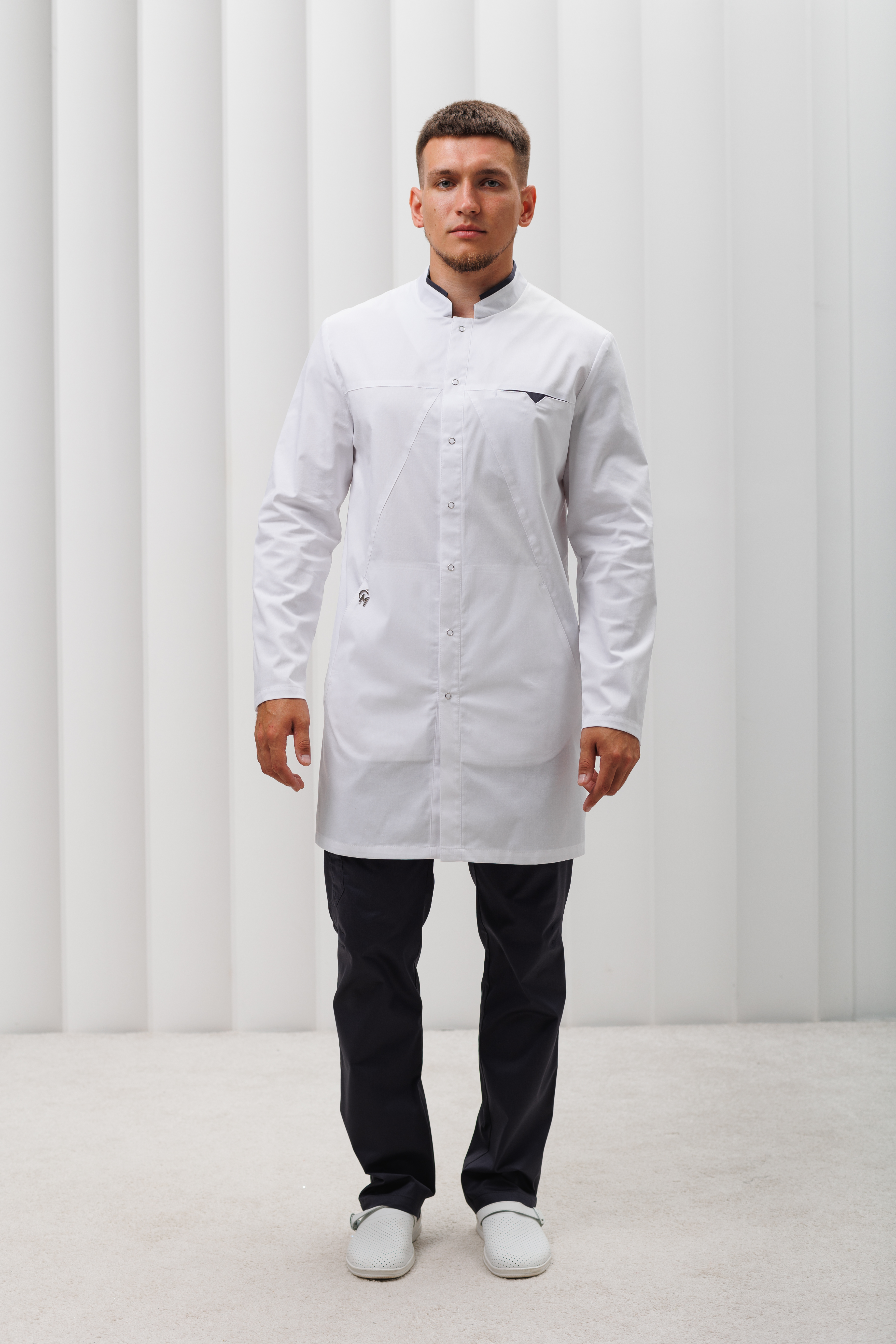 Халат медицинский мужской CP163 А Экстра (Белый, мокр.асфальт 135), 55% хлопок, 42% полиэстер, 3% эластан