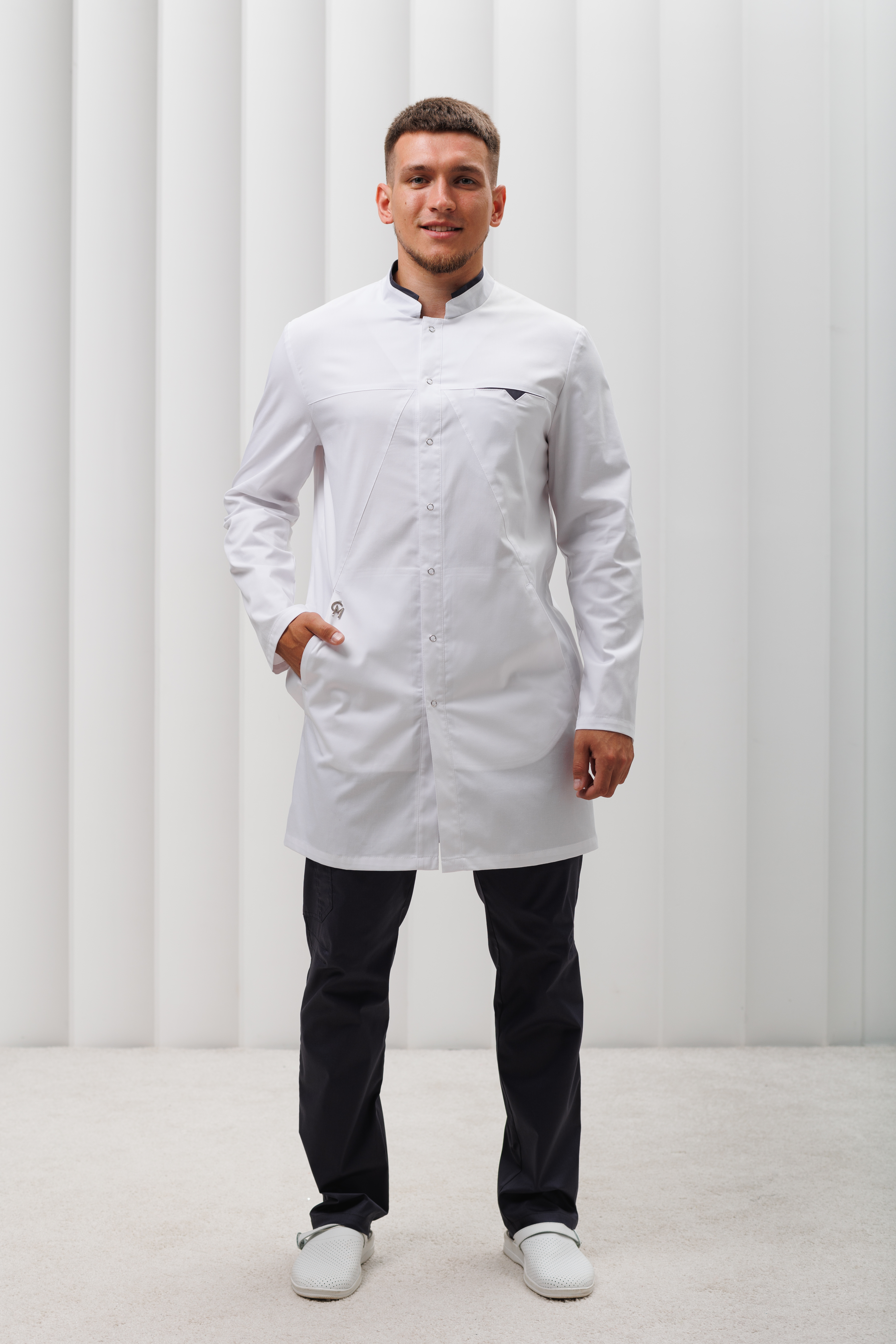 Халат медицинский мужской CP163 А Экстра (Белый, мокр.асфальт 135), 55% хлопок, 42% полиэстер, 3% эластан