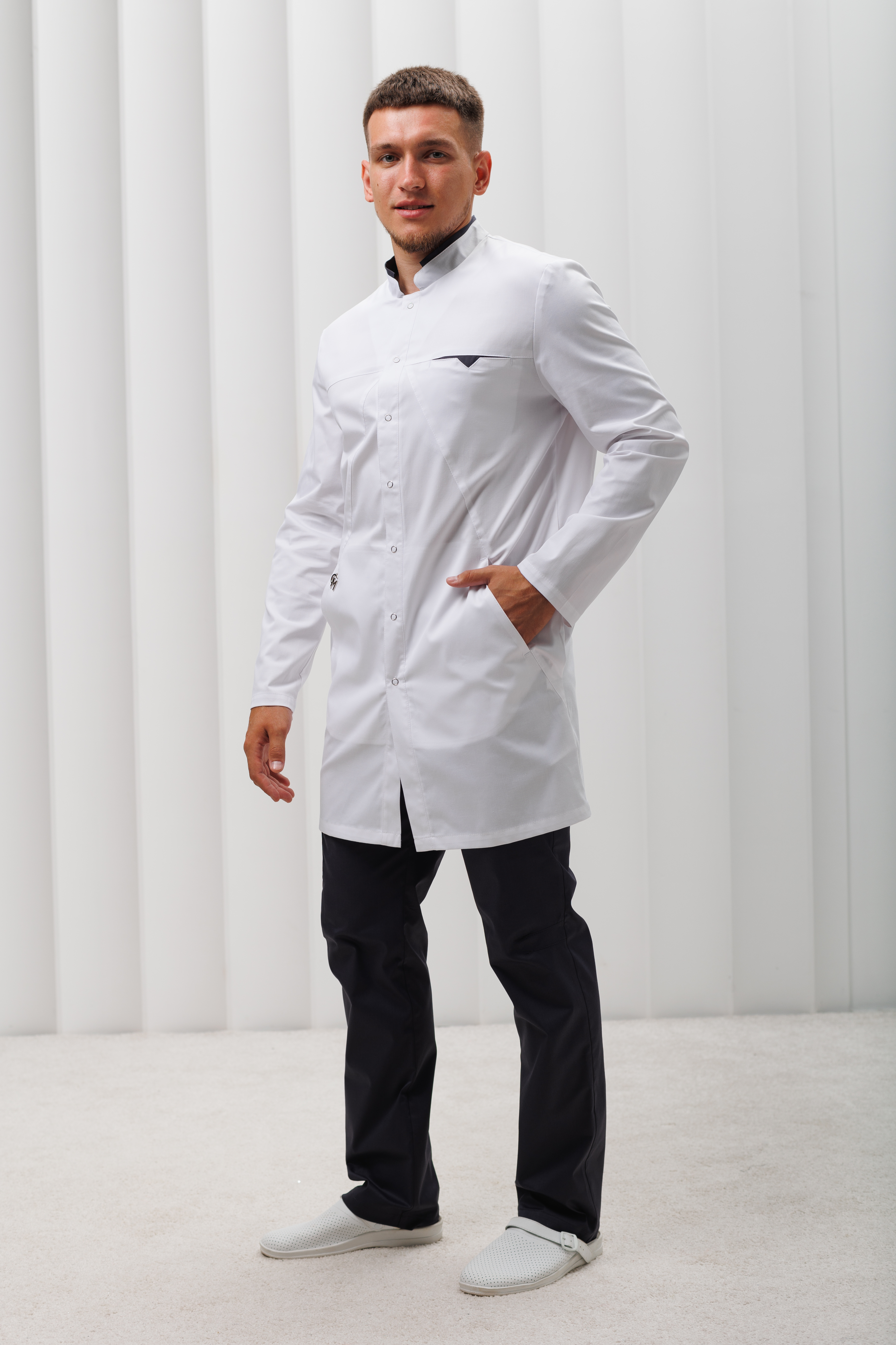 Халат медицинский мужской CP163 А Экстра (Белый, мокр.асфальт 135), 55% хлопок, 42% полиэстер, 3% эластан