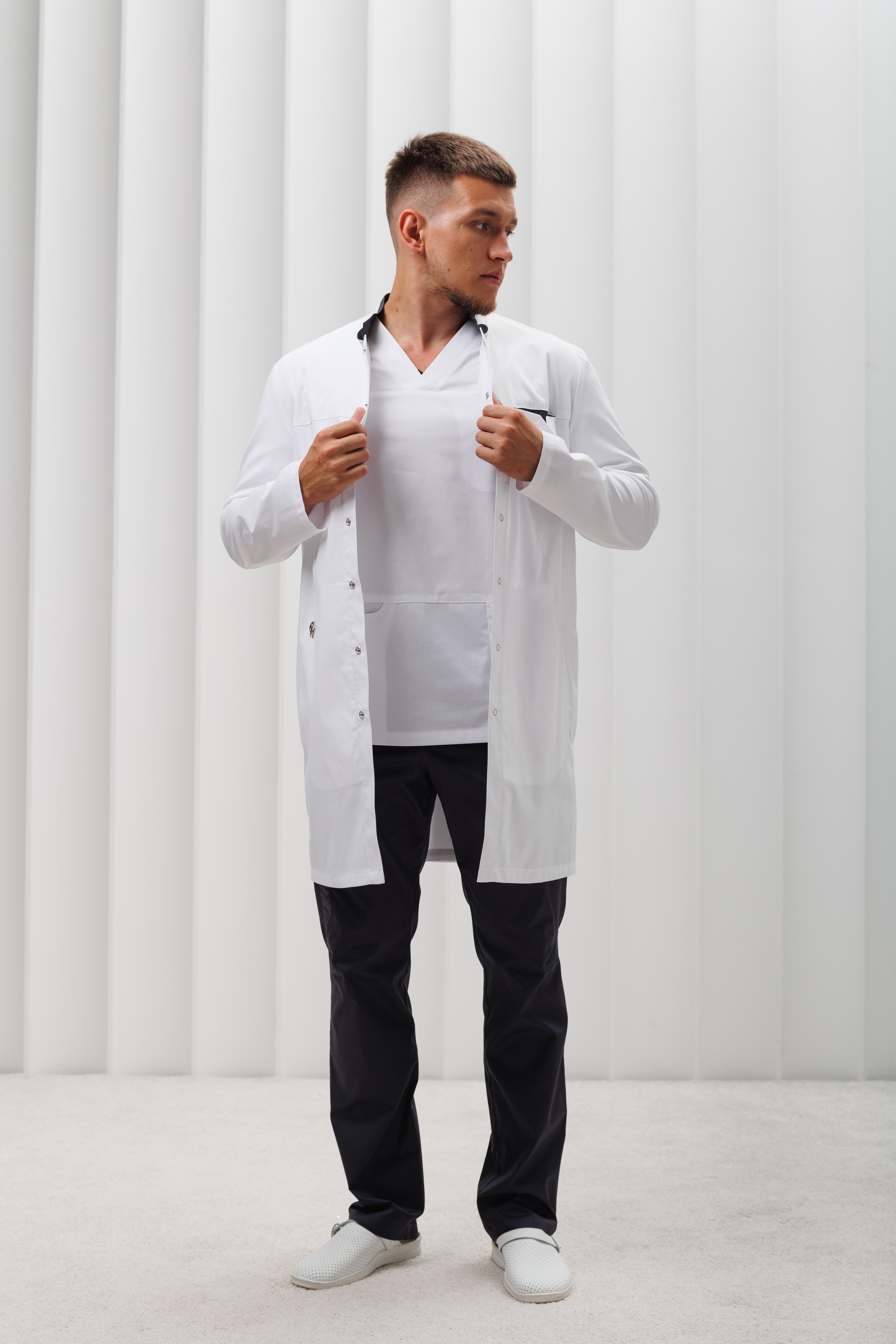 Халат медицинский мужской CP163 А Экстра (Белый, мокр.асфальт 135), 55% хлопок, 42% полиэстер, 3% эластан